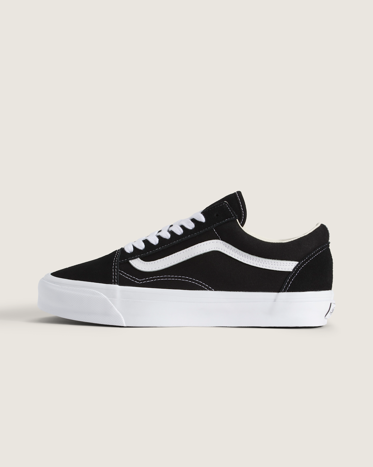 Premium Old Skool Shoe - Black / White