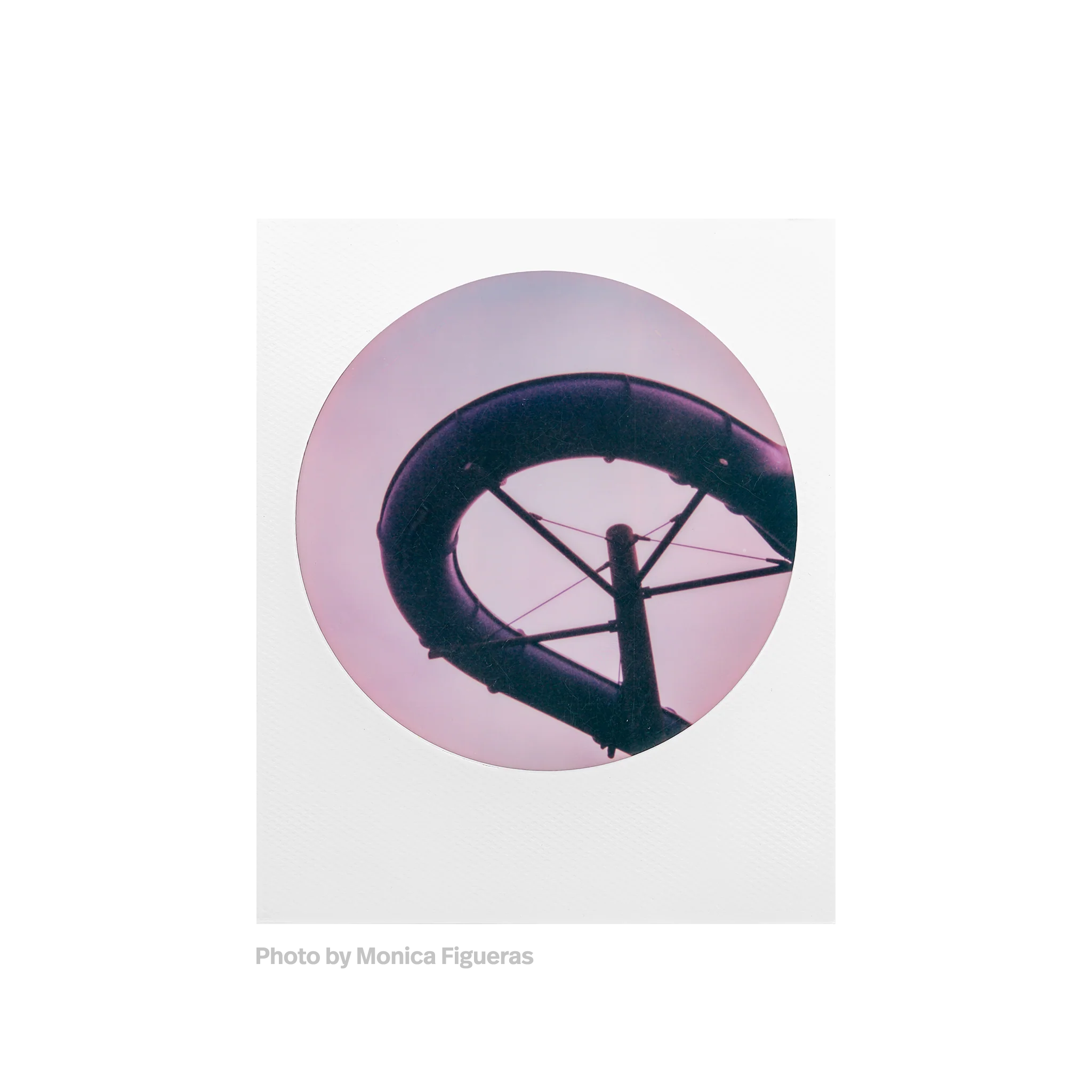 Color 600 Round Frame Film - Image 3